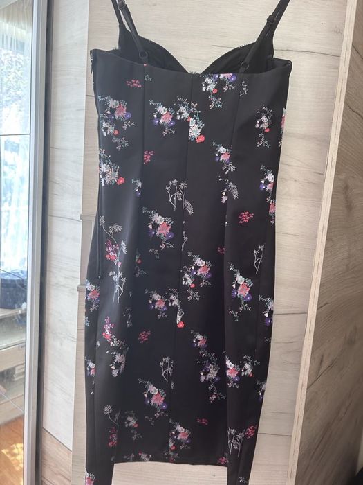 Сатенена рокля