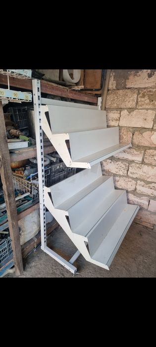 Срочно продам крючки,вешалки,полки