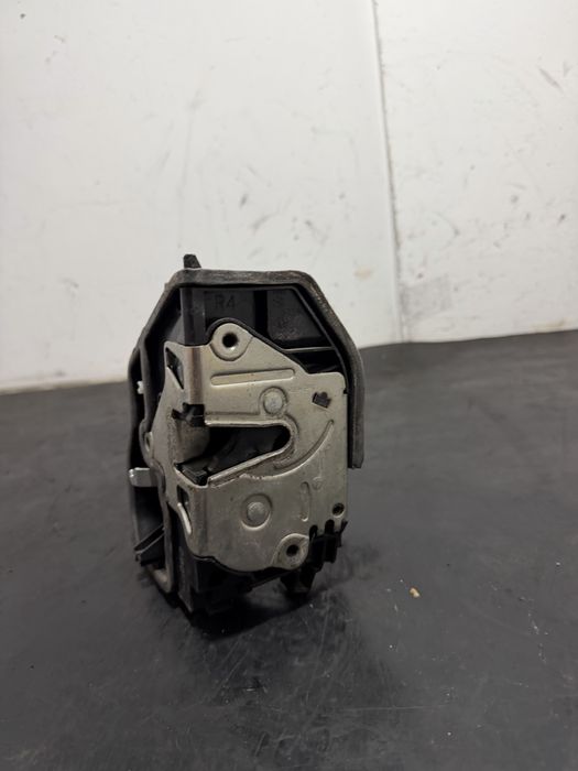 Broasca usa dreapta fata BMW Seria 5 e60 E61 | 7167068 Broasca usa dreapta fata BMW Seria 1 E88 E87 Broasca usa dreapta fata X3 E83