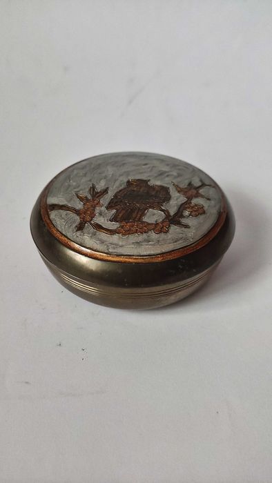 2 кутии от масивен месинг техника емайл