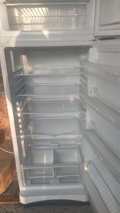 Продам холодильник INDESIT