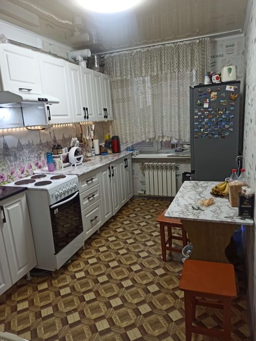 2 комнатная на Горке Дружбы, раздельная планировка, кухня 8,6