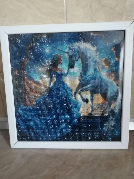 Vând tablouri cu diamante artificiale rotunde