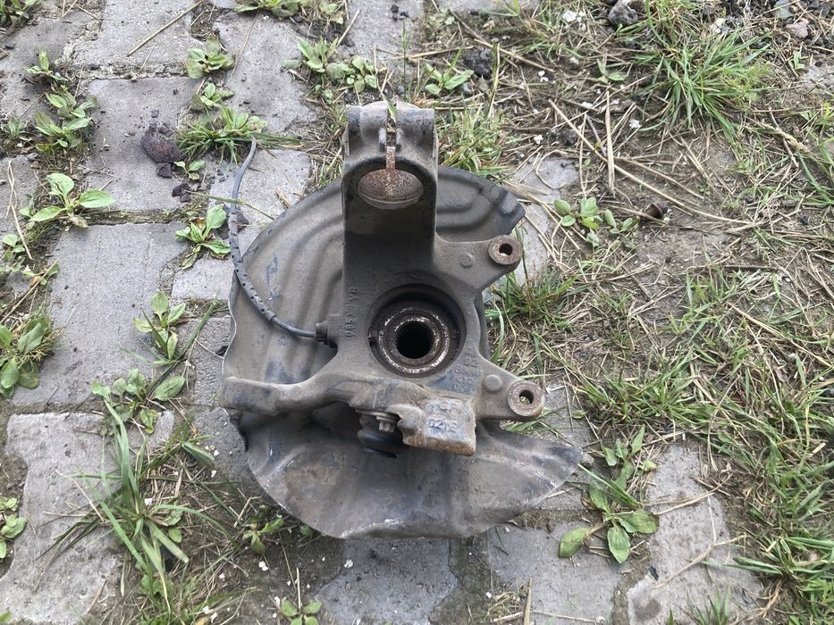 Кулак поворотный ступица цапфа передняя правая БМВ X3 E83