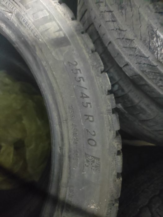 Продам резину 255.45.R20