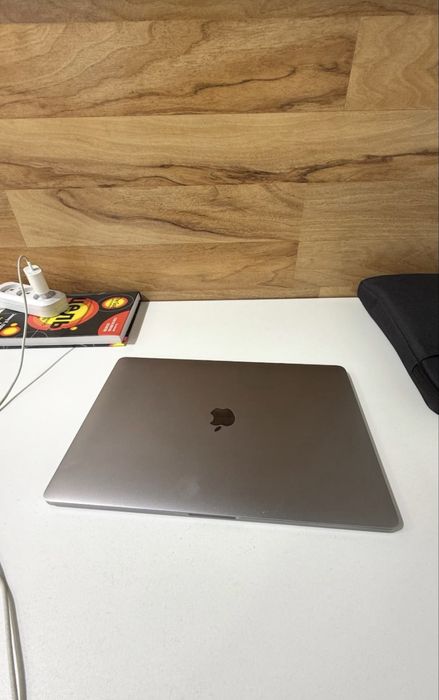 Продам Macbook pro