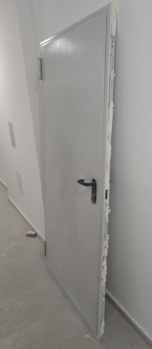 Противопожарна / пожароустойчива врата