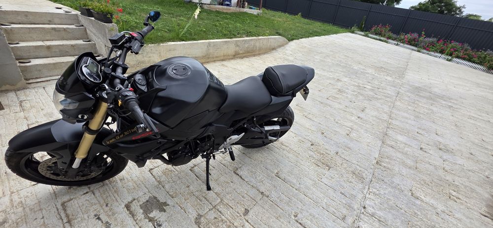 Suzuki gsr 750A 2014