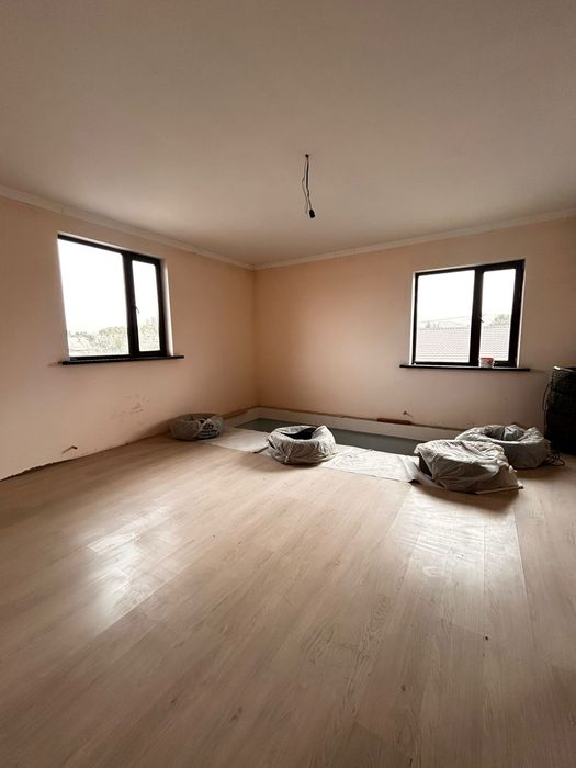 Продаётся двухэтажный дом за городом