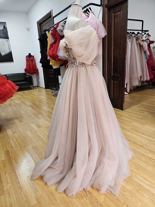 Rochie de bal roz pudră