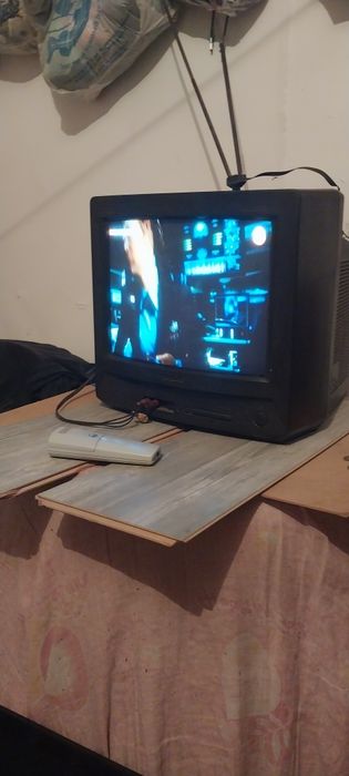Телевизор маленки  рабочи с пултом