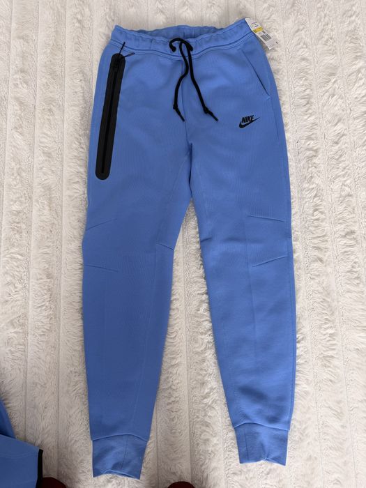 Trening Nike xs nou cu eticheta