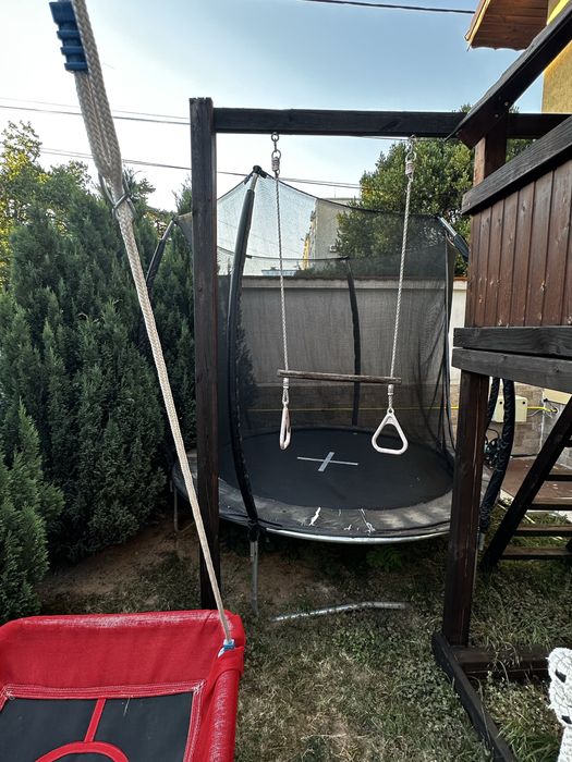 Дървена детска площадка