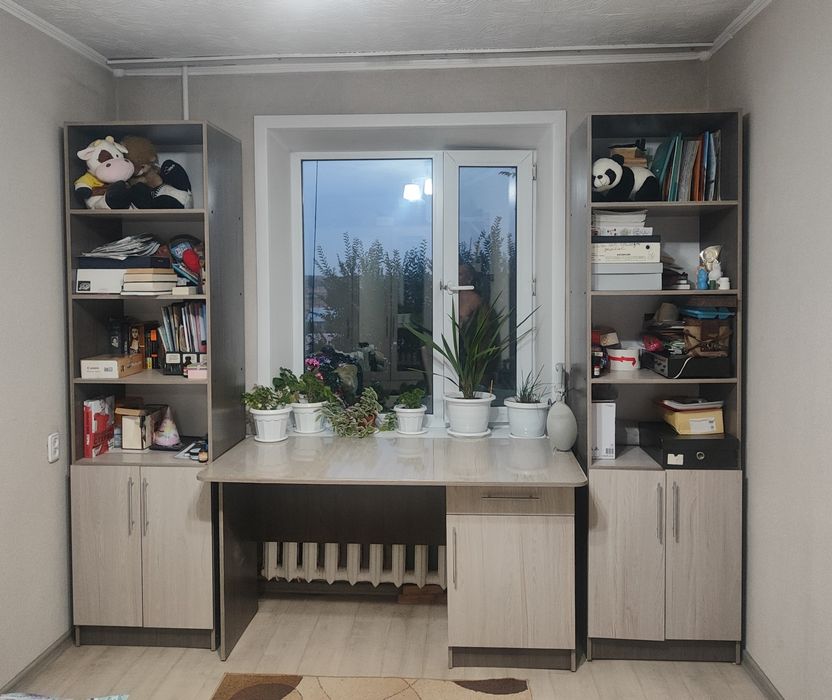 Продаю два шкафа и рабочий стол