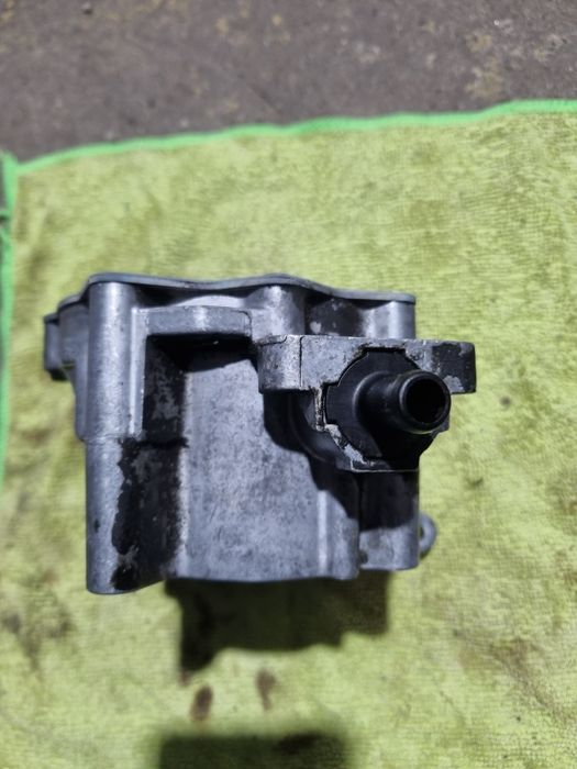 Pompa vacuum originala Audi A4 B8 1.8 tfsi CDHB 160cp ( 06J145100B )