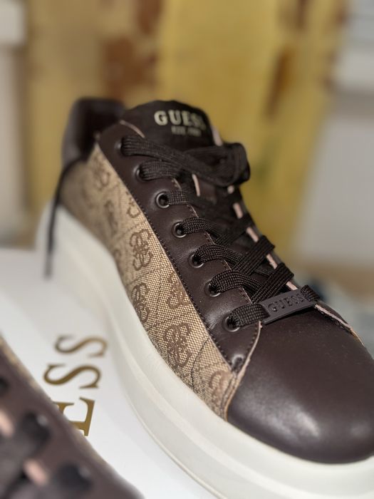 Обувки Guess EST.1981