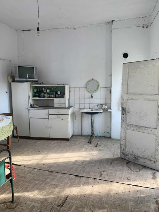 Къща с двор в ЦЕНТЪРА на с. Домлян