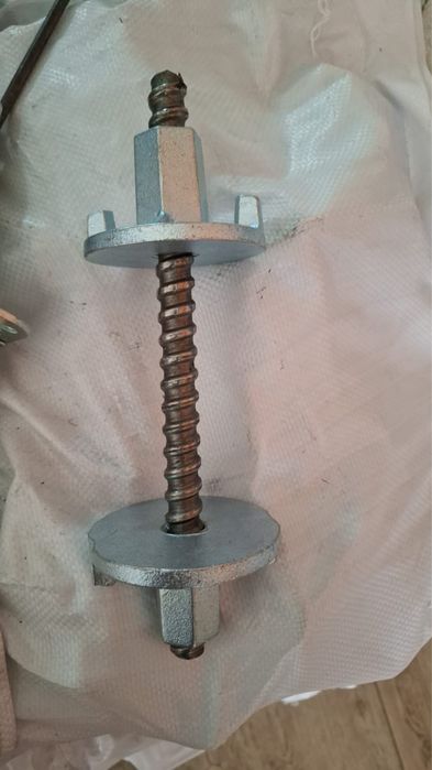 Болт стяжной тайрот