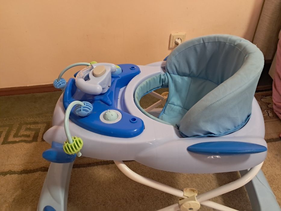 Ходунок, толокар продам.