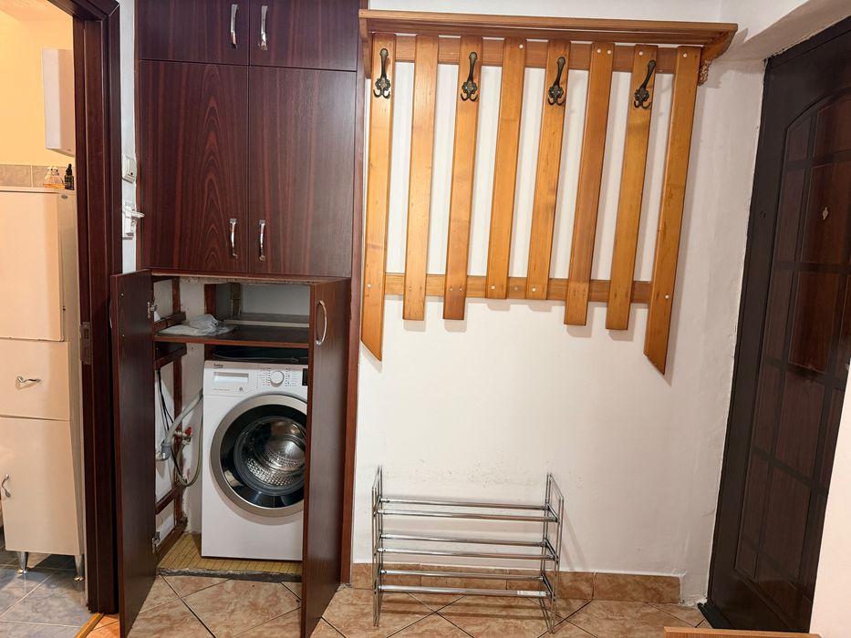 Inchiriez apartament 3 camere Decebal cu loc de parcare