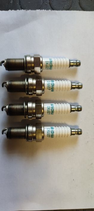 Запалителни свещи Денсо и Бош , Denso iridium power IXU27 , bosch YR6D