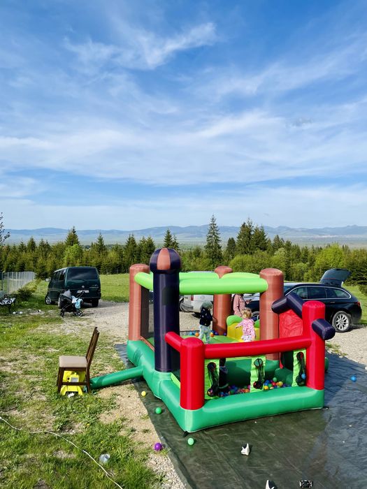 De închiriat tobogane gonflabile