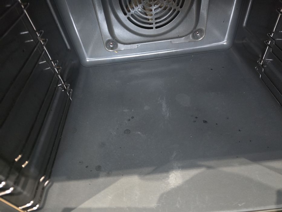 Cuptor hansa incorporabil in stare perfecta.