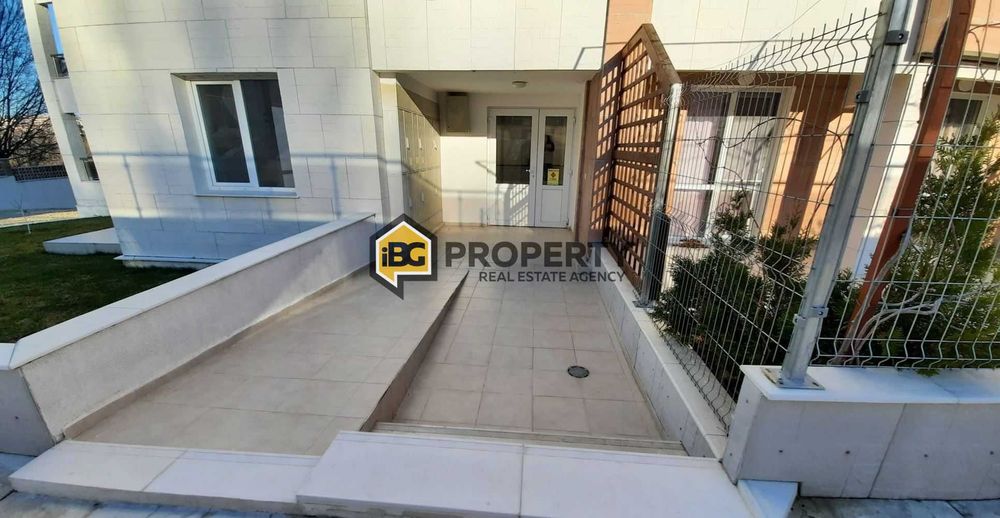 Тристаен апартамент с веранда в град Бяла