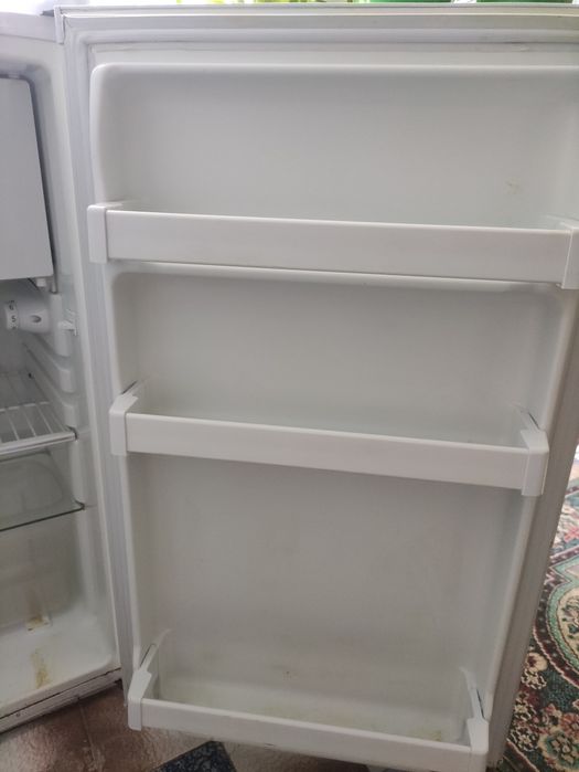 Малък хладилник с камера