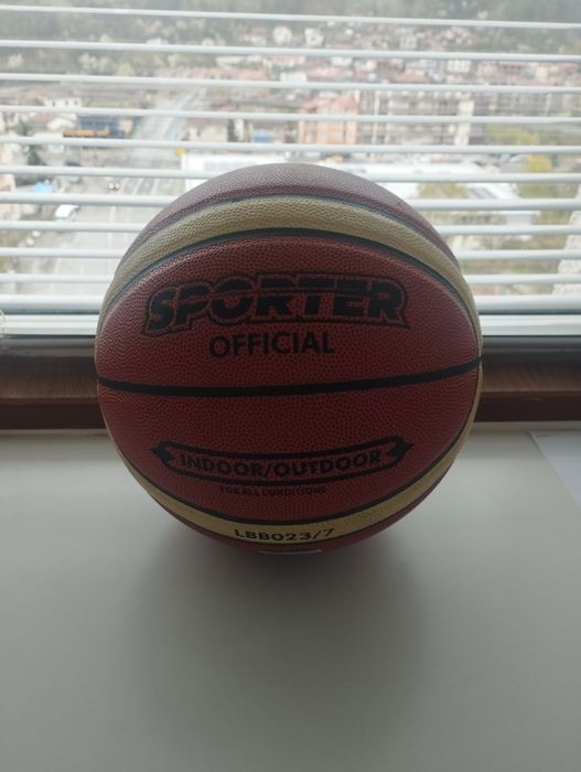 Баскетболни обувки  Zara и топкa