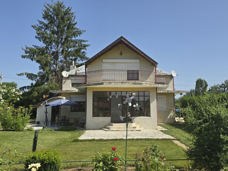 гр.Силистра с.Богорово къща 200 кв.м. двор 2120 кв. м.