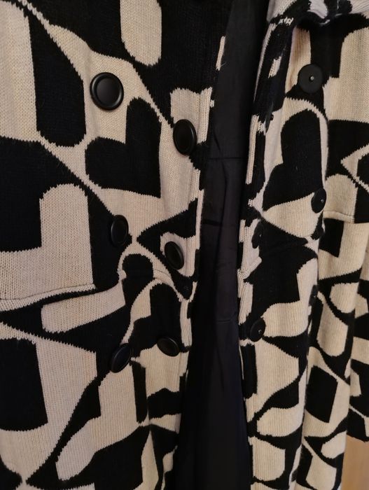 Vând palton twinset