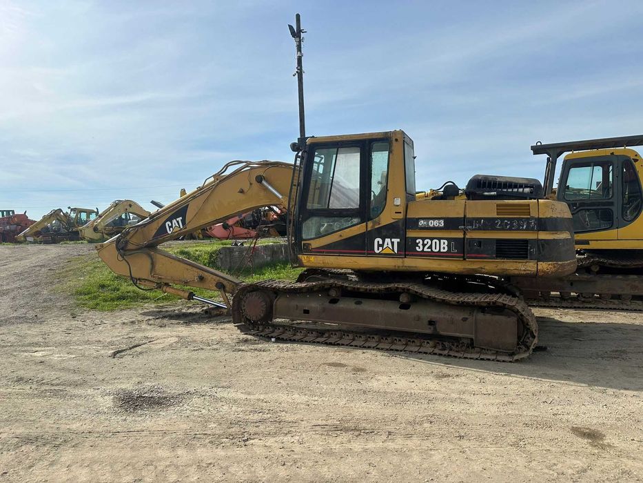 Dezmembrez excavator Caterpillar 320 BL