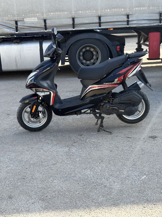 Generic rs8000 Скутер 125куб.