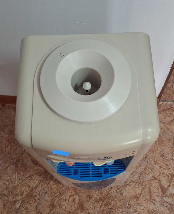 Продам кулер для воды (диспенсер)
