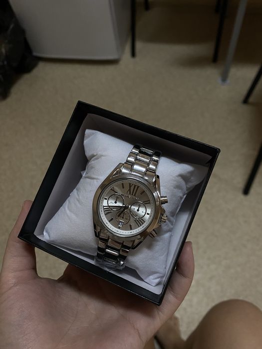 продам часы .  (отдам с коробкой)