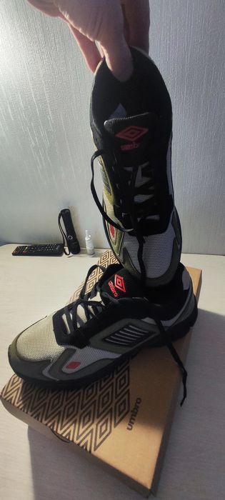 Кроссовки umbro  42р.