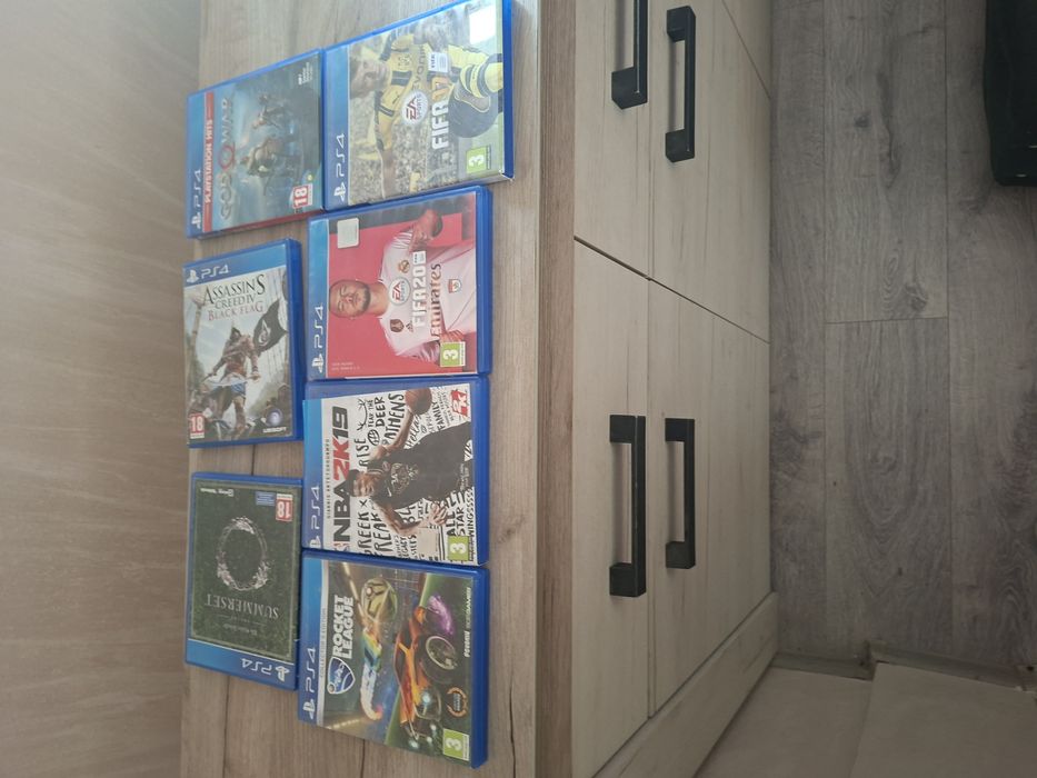 Vând 7 discuri de ps4