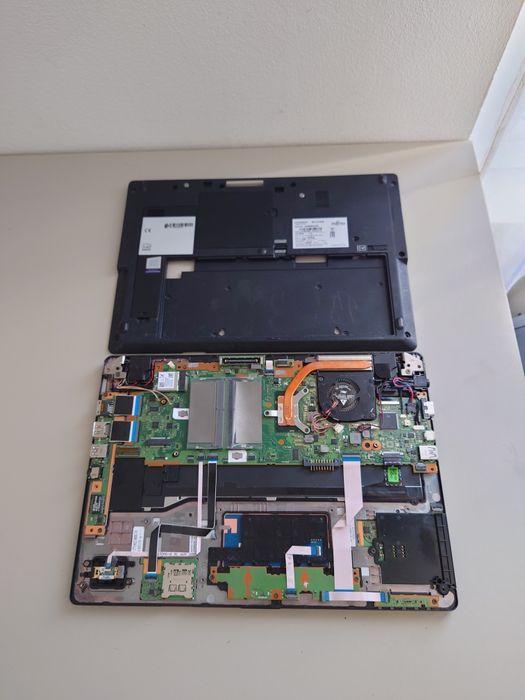 Laptop Fujitsu lifebook U748 incomplet ( fara baterie) varianta cu touch Screen