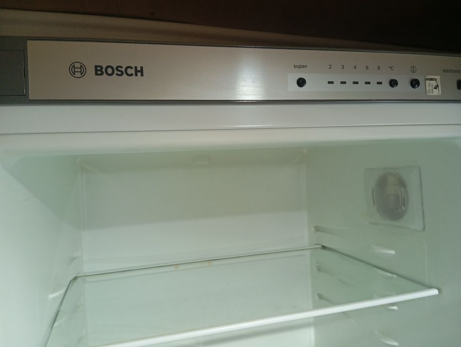 Продам на ЗАПЧАСТИ холодильник