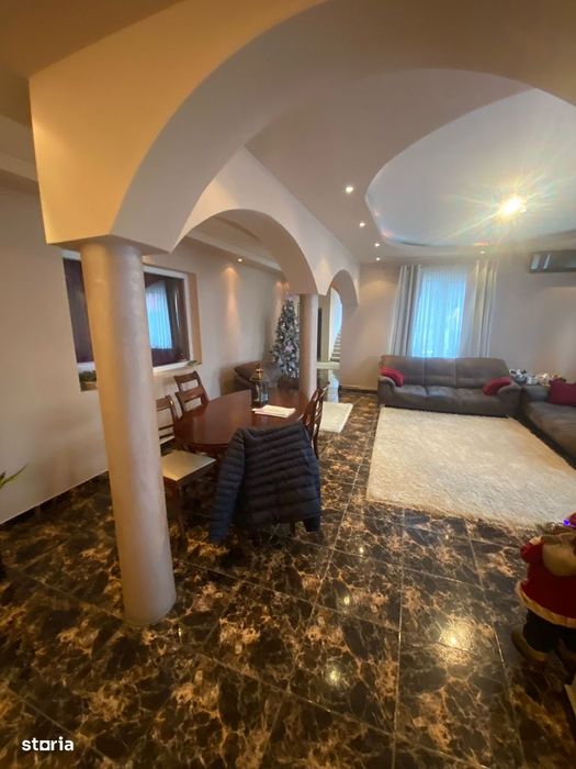 De vanzare CASA cu 3 hale in curte cu 16 ari teren la DN