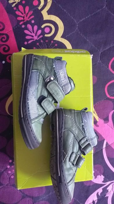 Детски мукасини чисто нови на Бенетон размер 25-35лв.