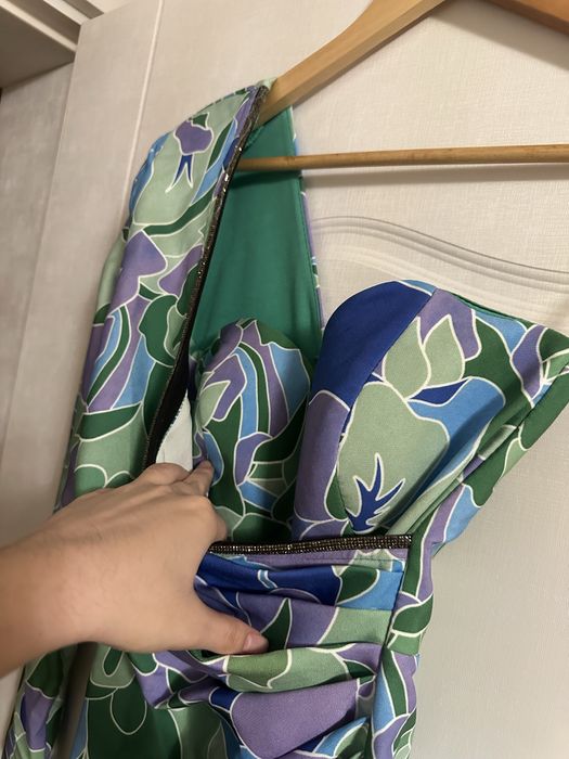 Рокля с един ръкав