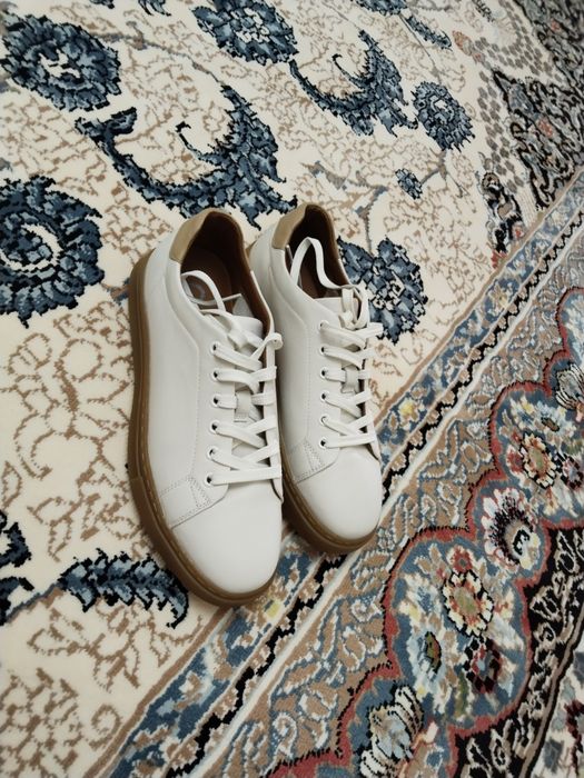 Кроссовки сатылады натуральный кожа размер 43 подошва гелевый