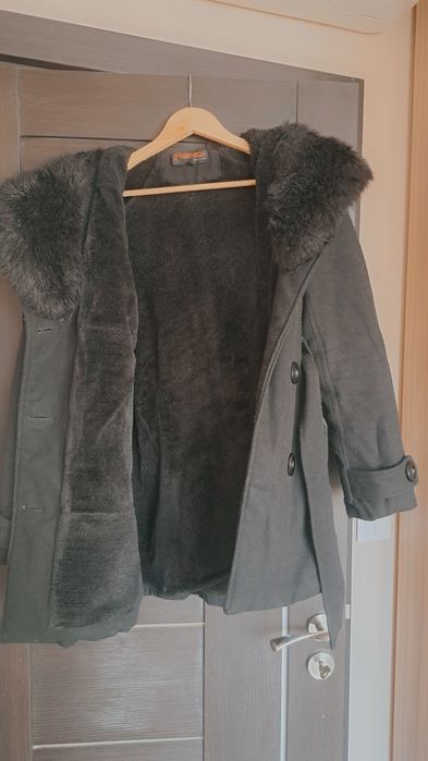 Дебело зимно дамско палто с яка и качулка