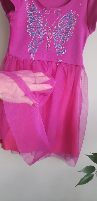 Два платья на девочку 4-5 лет. Оба за 3000тг.