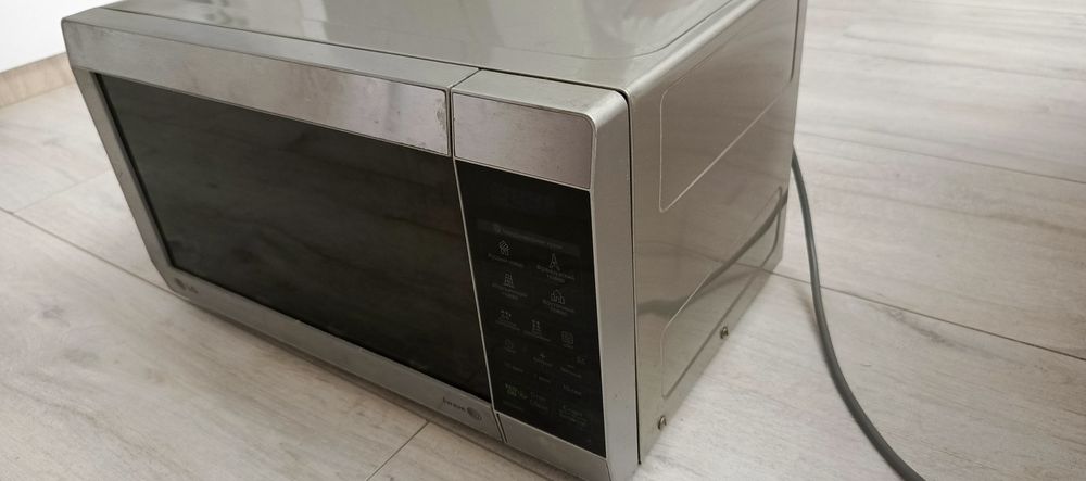 Продам микроволновую печь LG