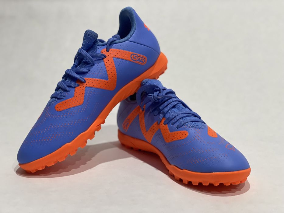 Бутсы Puma, Adidas