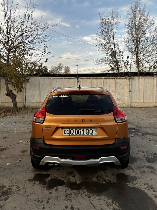 Lada X rey cross