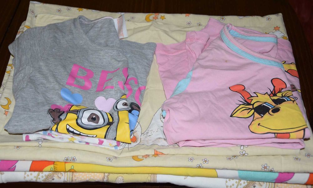 Лот 8 бр. за 20 лв пликове, калъфка за възглавница и пижами р.122/128